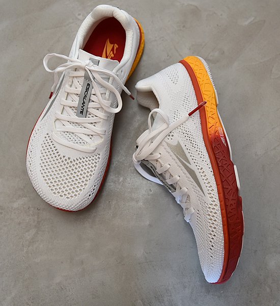 ALTRA アルトラ Escalante Racer ランニング Yosemite ヨセミテ 通販