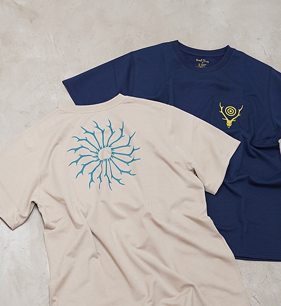 South2 West8ۥġȥ S/S Round Pocket Tee-Circle Horn 