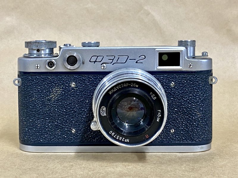 旧ソ連 FED製 FED-2 Type-aでも、珍しいシャッターボタンですから - カメラ