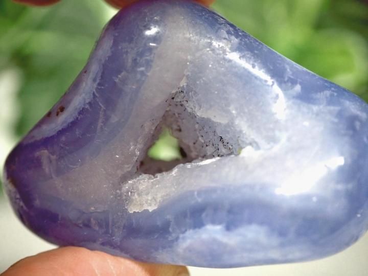 悪い気を良い気に変えてくれる貫通ジオード！ブラジル産 水晶