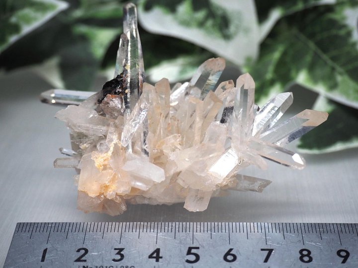 透明度抜群で自然が創り出した造形美！極上AAAAA☆広東省産 水晶原石