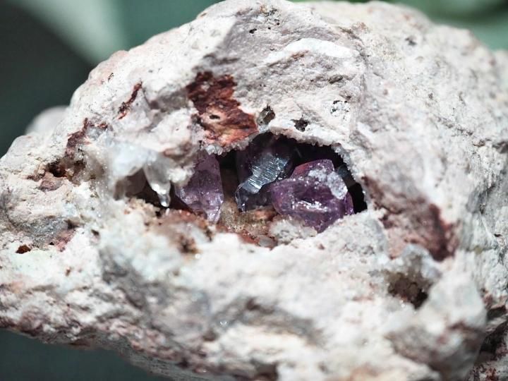 アルゼンチン産 ピンク アメジスト ジオード 30.4g 【榎本通商 23500