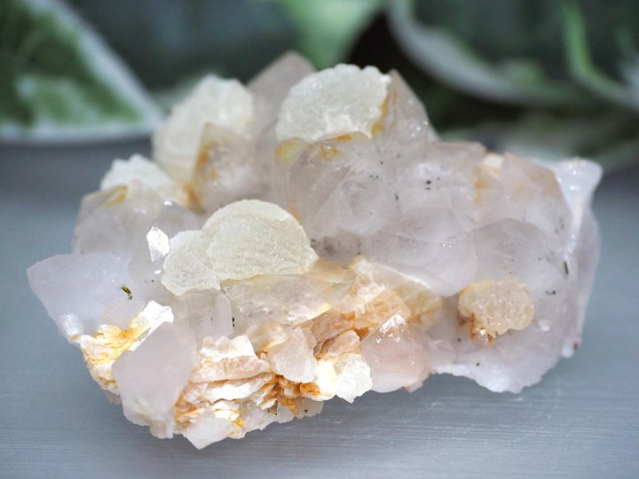商品の特性 中国四川省産 水晶クラスター 抜群の透明感 104g 水晶 原石