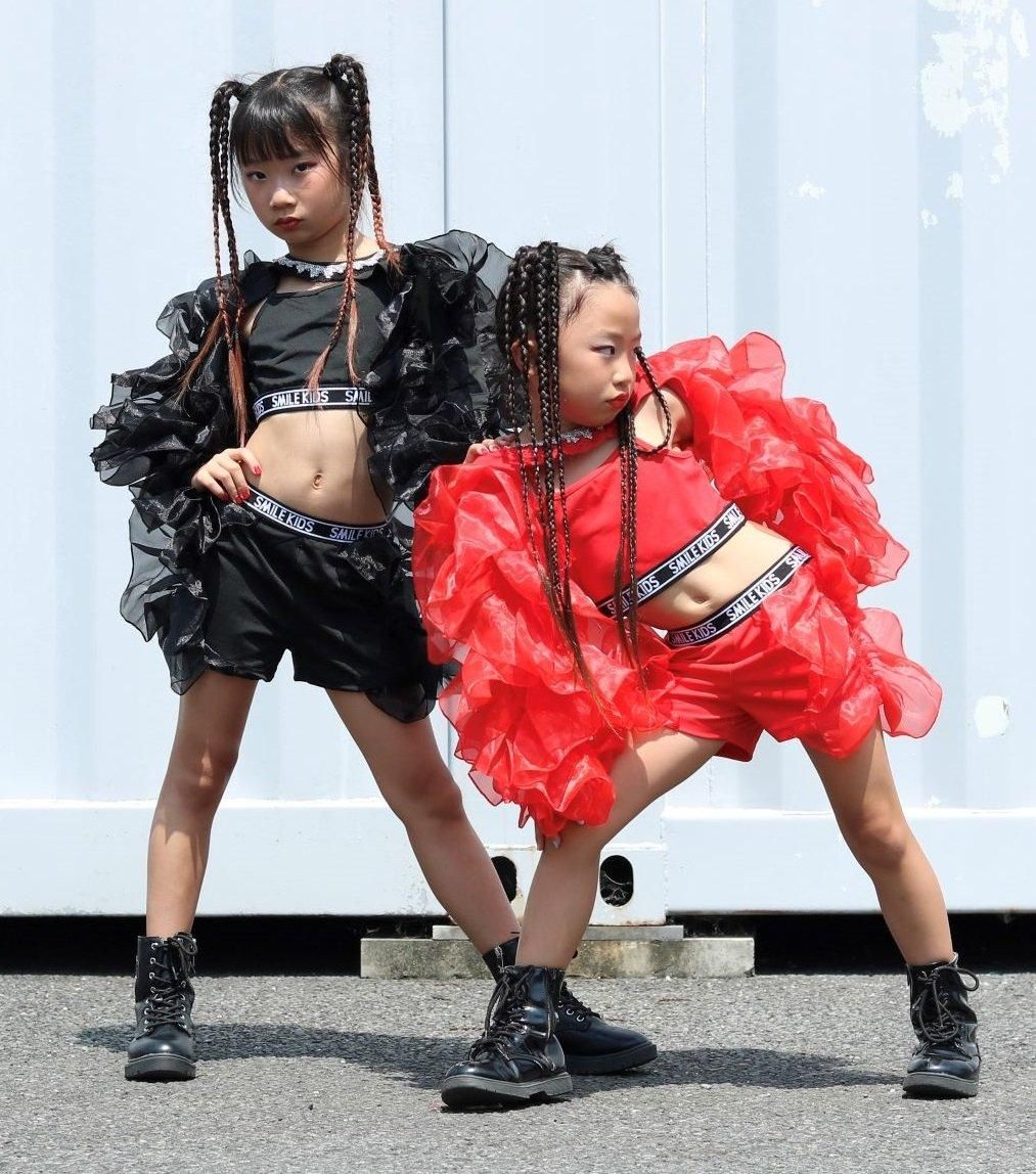 赤いフリルダンス衣装 ビジュー付き ラテンダンス衣装 社交ダンス ラテンドレス ダンス衣装