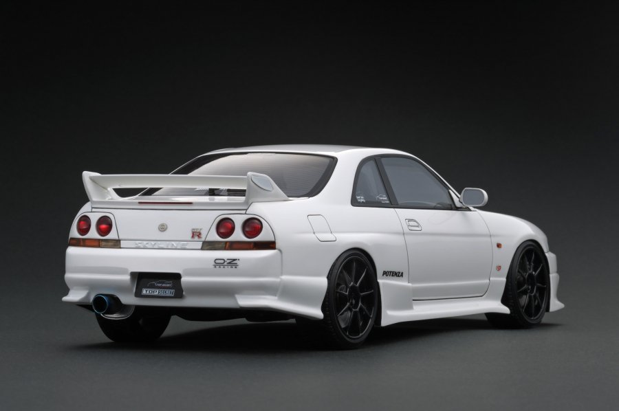 IG1924 1/18 TOP SECRET GT-R (BCNR33) White With Mr. Smokey Nagata