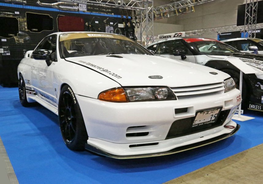 IG2103 1/18 TOP SECRET GT-R (VR32) White With Mr. Smokey Nagata