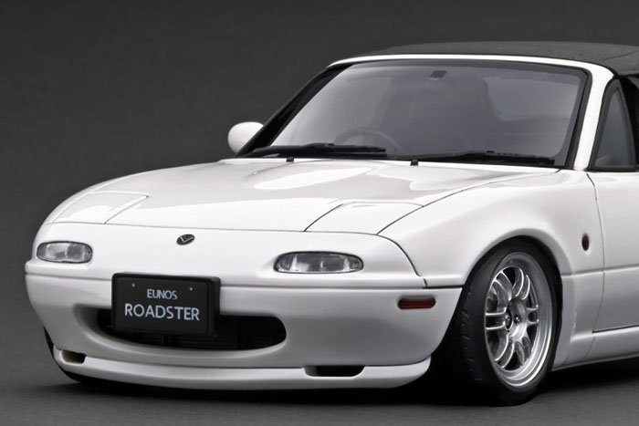 IG3195 1/18 Eunos Roadster (NA) White - ig-model