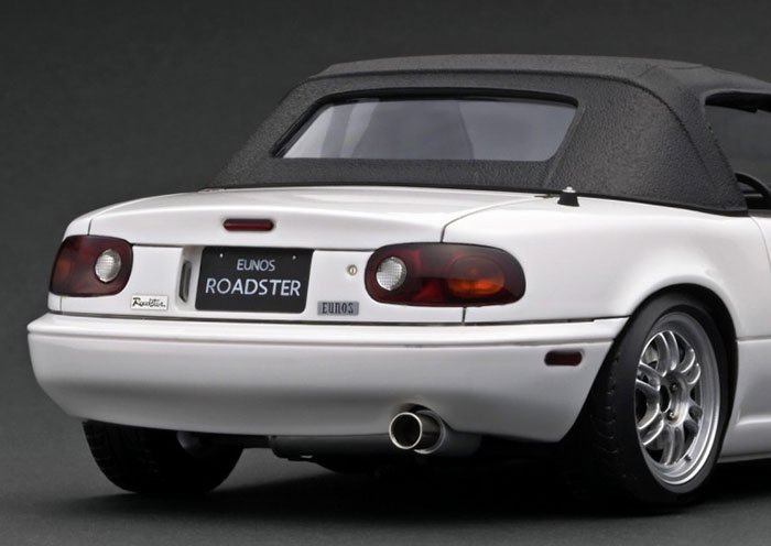 IG3195 1/18 Eunos Roadster (NA) White - ig-model