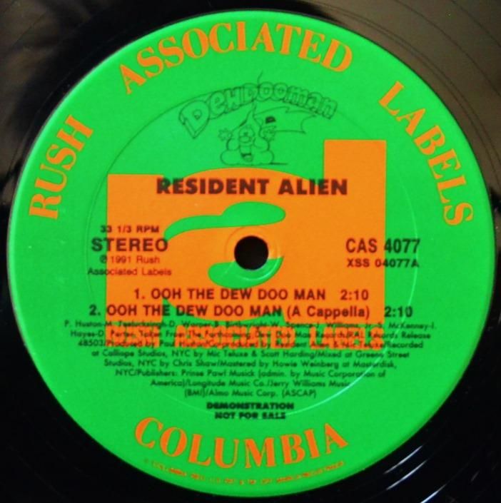 RESIDENT ALIEN / OOH THE DEW DOO MAN (12