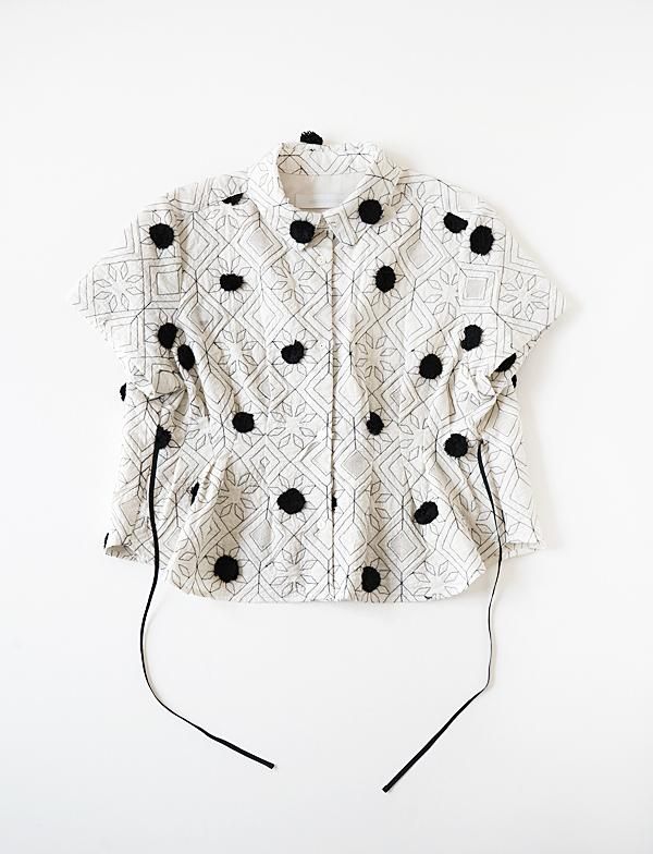 青が散る様ヴィンテージ大きな瞳や繊細に描かれた花模様の前掛けが美しい張子の招き猫 アゾン®︎ アーティストインク＜葛飾北斎＞ – セキセイ株式会社