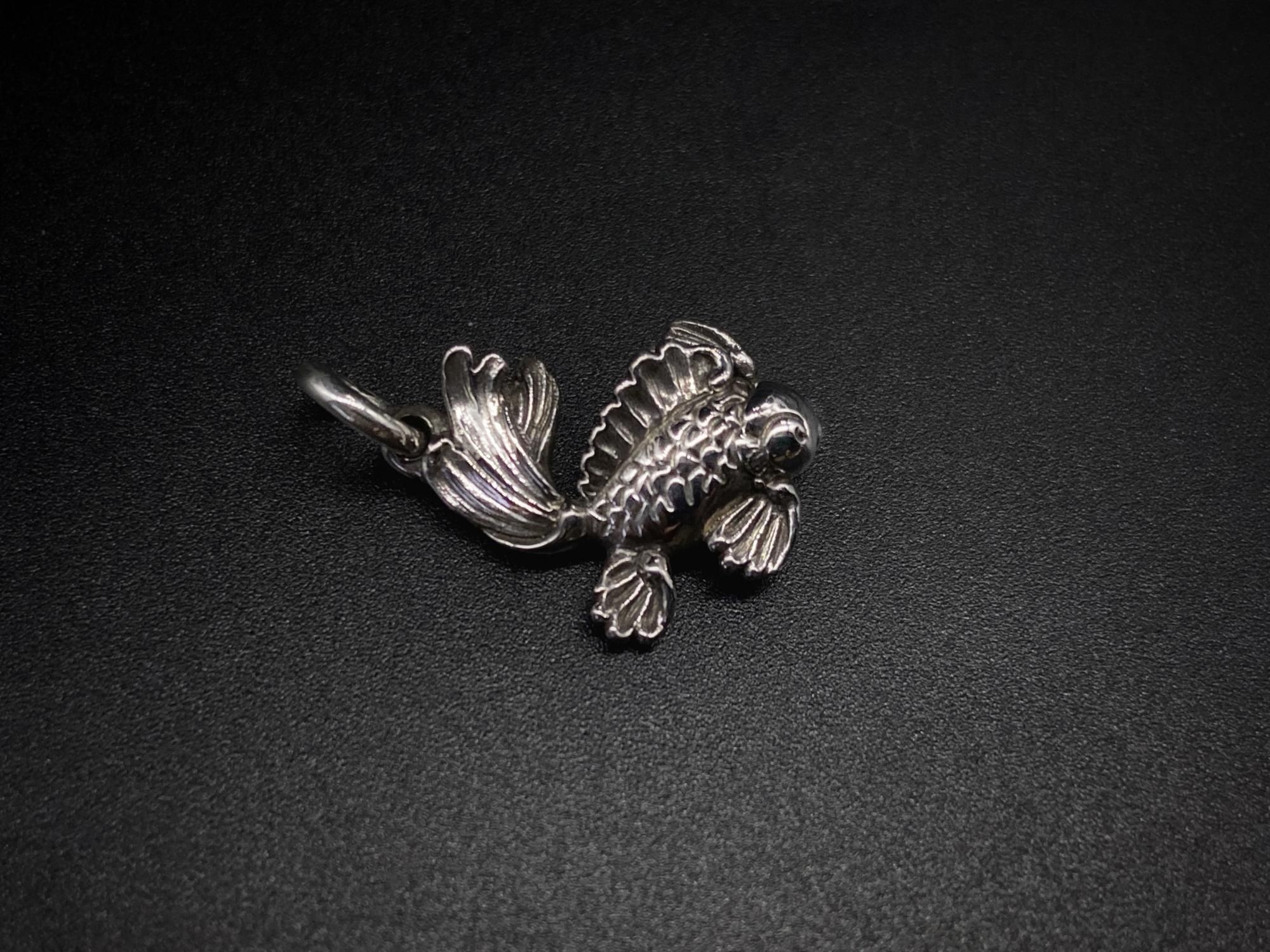 シルバーアクセサリーブランドsilly essence factory(シリーエッセンス