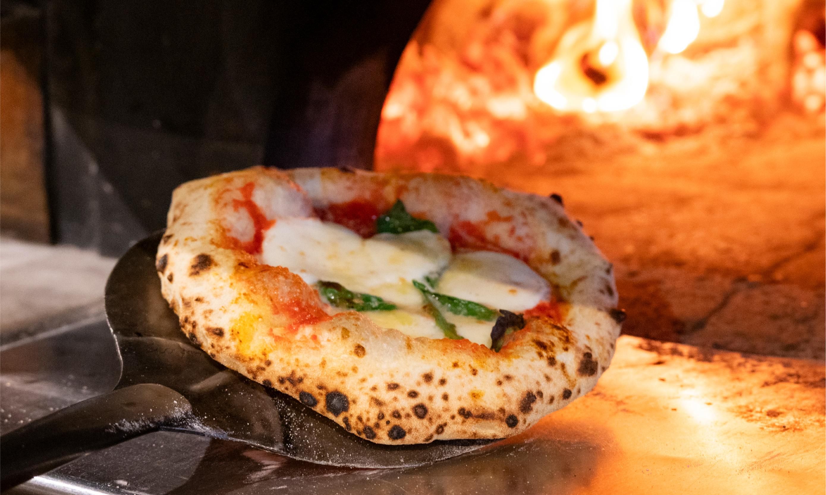 フレッシュモッツァレラをのせたミルキーなMuMu PIZZA マルゲリータ