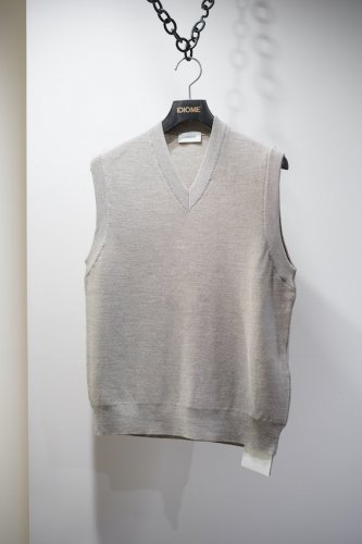 V-NECK VEST<img class='new_mark_img2' src='https://img.shop-pro.jp/img/new/icons14.gif' style='border:none;display:inline;margin:0px;padding:0px;width:auto;' />