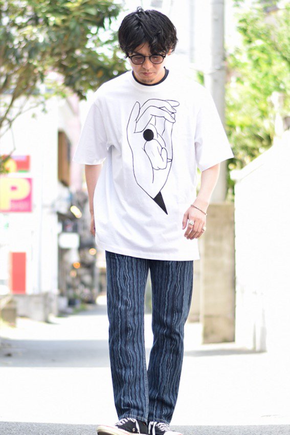 PRINTED T-SHIRT WITH SIDE SLIT wh - IDIOME | ONLINE SHOP 熊本のセレクトショップ