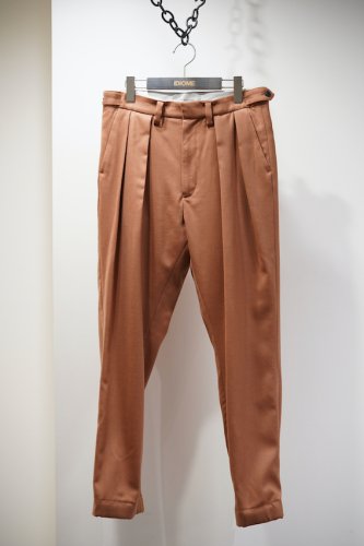 Tuck Trousers<img class='new_mark_img2' src='https://img.shop-pro.jp/img/new/icons14.gif' style='border:none;display:inline;margin:0px;padding:0px;width:auto;' />