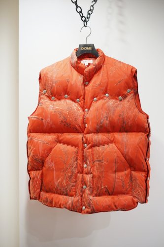 MARBLE BANDANA PUFFER VEST red<img class='new_mark_img2' src='https://img.shop-pro.jp/img/new/icons14.gif' style='border:none;display:inline;margin:0px;padding:0px;width:auto;' />