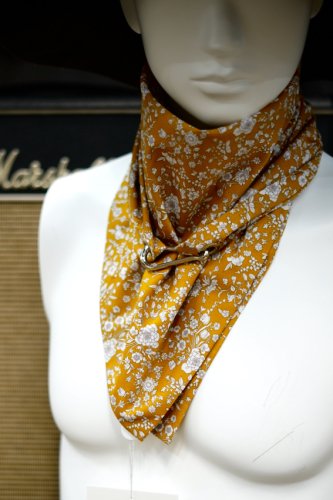SQUARE KERCHIEF<img class='new_mark_img2' src='https://img.shop-pro.jp/img/new/icons14.gif' style='border:none;display:inline;margin:0px;padding:0px;width:auto;' />