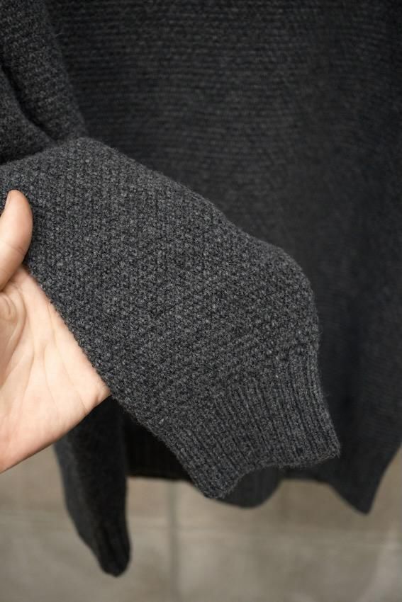 ATON エイトン】 WOOL KANOKO MOCKNECK SWEATER - CHARCOAL GRAY