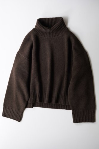 OVERSIZED HIGHNECK SWEATER d.brown