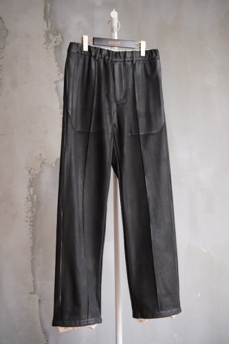 LEATHER LIKE TROUSERS black<img class='new_mark_img2' src='https://img.shop-pro.jp/img/new/icons14.gif' style='border:none;display:inline;margin:0px;padding:0px;width:auto;' />