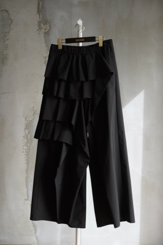 FRILL PANTS<img class='new_mark_img2' src='https://img.shop-pro.jp/img/new/icons14.gif' style='border:none;display:inline;margin:0px;padding:0px;width:auto;' />