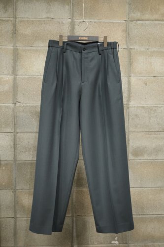 TWO TUCKS WIDE TROUSERS<img class='new_mark_img2' src='https://img.shop-pro.jp/img/new/icons14.gif' style='border:none;display:inline;margin:0px;padding:0px;width:auto;' />