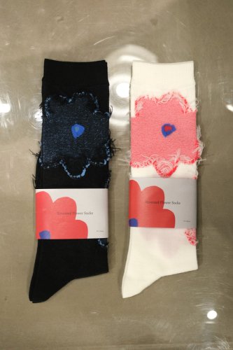 Reversed Flower Socks<img class='new_mark_img2' src='https://img.shop-pro.jp/img/new/icons14.gif' style='border:none;display:inline;margin:0px;padding:0px;width:auto;' />