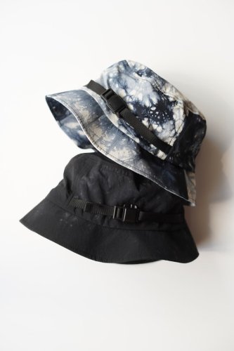 down brim bucket hat<img class='new_mark_img2' src='https://img.shop-pro.jp/img/new/icons14.gif' style='border:none;display:inline;margin:0px;padding:0px;width:auto;' />