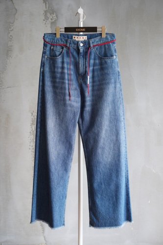 CUT OFF FLARE JEANS<img class='new_mark_img2' src='https://img.shop-pro.jp/img/new/icons14.gif' style='border:none;display:inline;margin:0px;padding:0px;width:auto;' />