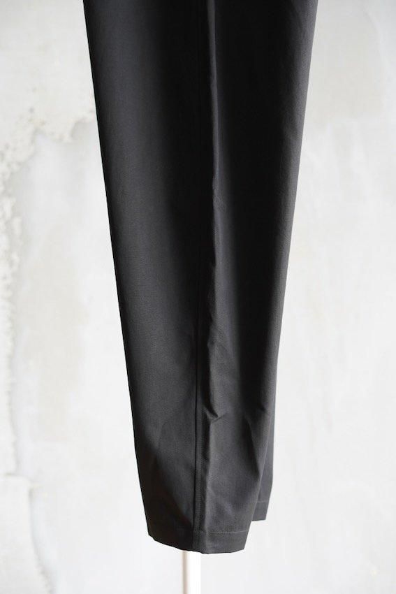 パンツ HYEON carrot pants / black Carrot Pant | Aritzia US