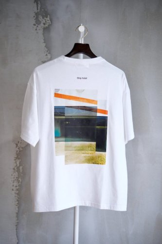 Crew Neck T-shirt Shunsuke Kondo<img class='new_mark_img2' src='https://img.shop-pro.jp/img/new/icons14.gif' style='border:none;display:inline;margin:0px;padding:0px;width:auto;' />
