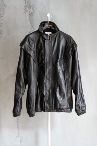 LEATHER TRACK JACKET<img class='new_mark_img2' src='https://img.shop-pro.jp/img/new/icons14.gif' style='border:none;display:inline;margin:0px;padding:0px;width:auto;' />
