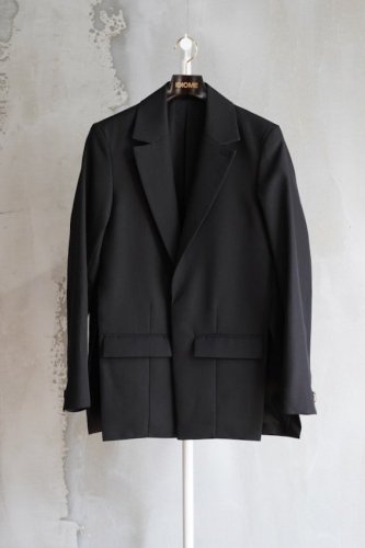 SIDE VENT TAILORED JACKET<img class='new_mark_img2' src='https://img.shop-pro.jp/img/new/icons14.gif' style='border:none;display:inline;margin:0px;padding:0px;width:auto;' />