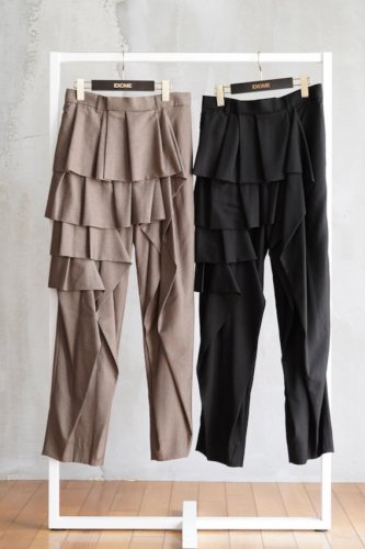 RUFFLE PANTS<img class='new_mark_img2' src='https://img.shop-pro.jp/img/new/icons14.gif' style='border:none;display:inline;margin:0px;padding:0px;width:auto;' />