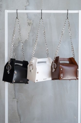  LEATHER CAKE BAG<img class='new_mark_img2' src='https://img.shop-pro.jp/img/new/icons14.gif' style='border:none;display:inline;margin:0px;padding:0px;width:auto;' />