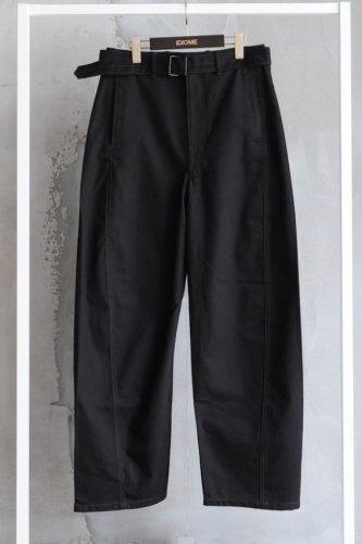 TWISTED BELTED PANTS<img class='new_mark_img2' src='https://img.shop-pro.jp/img/new/icons14.gif' style='border:none;display:inline;margin:0px;padding:0px;width:auto;' />