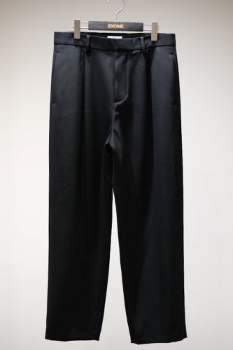 BACK SATIN TAPERED PANTS<img class='new_mark_img2' src='https://img.shop-pro.jp/img/new/icons14.gif' style='border:none;display:inline;margin:0px;padding:0px;width:auto;' />