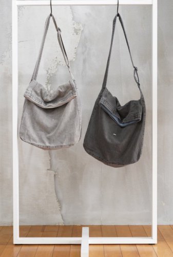 SLING BAG<img class='new_mark_img2' src='https://img.shop-pro.jp/img/new/icons14.gif' style='border:none;display:inline;margin:0px;padding:0px;width:auto;' />