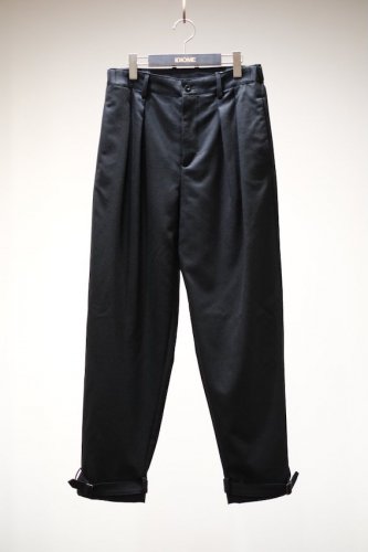 HEM STRAP TAPERD PANTS<img class='new_mark_img2' src='https://img.shop-pro.jp/img/new/icons14.gif' style='border:none;display:inline;margin:0px;padding:0px;width:auto;' />