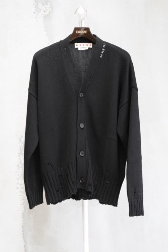 V-NECK CARDIGAN<img class='new_mark_img2' src='https://img.shop-pro.jp/img/new/icons14.gif' style='border:none;display:inline;margin:0px;padding:0px;width:auto;' />