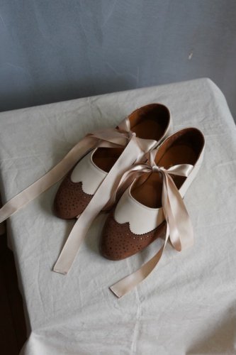 WING TIP BALLET SHOES<img class='new_mark_img2' src='https://img.shop-pro.jp/img/new/icons14.gif' style='border:none;display:inline;margin:0px;padding:0px;width:auto;' />