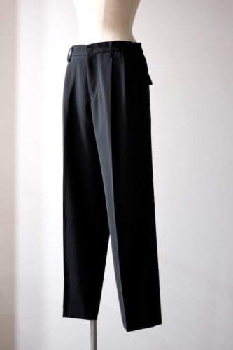 TWO TUCK WIDE TROUSERS<img class='new_mark_img2' src='https://img.shop-pro.jp/img/new/icons14.gif' style='border:none;display:inline;margin:0px;padding:0px;width:auto;' />