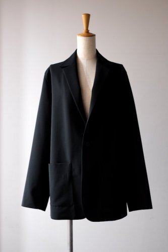 RELAXED SHOULDER JACKET<img class='new_mark_img2' src='https://img.shop-pro.jp/img/new/icons14.gif' style='border:none;display:inline;margin:0px;padding:0px;width:auto;' />