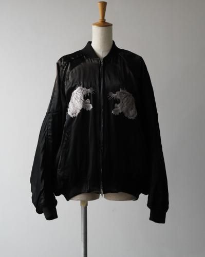 DISTORTED CUTTING SOUVENIOR JACKET<img class='new_mark_img2' src='https://img.shop-pro.jp/img/new/icons14.gif' style='border:none;display:inline;margin:0px;padding:0px;width:auto;' />