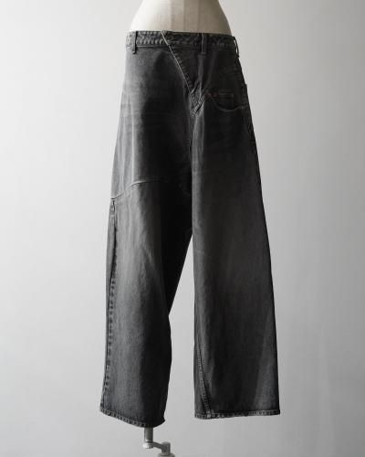 DISTORTED CUTTING DENIM PANTS
<img class='new_mark_img2' src='https://img.shop-pro.jp/img/new/icons14.gif' style='border:none;display:inline;margin:0px;padding:0px;width:auto;' />