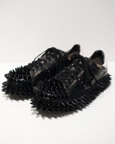 SPIKY LEATHER SNEAKER<img class='new_mark_img2' src='https://img.shop-pro.jp/img/new/icons14.gif' style='border:none;display:inline;margin:0px;padding:0px;width:auto;' />