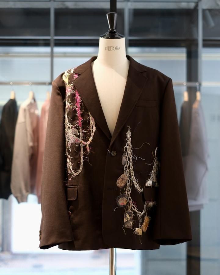 EMBROIDERED CHAIN TAILORED JACKET brown<img class='new_mark_img2' src='https://img.shop-pro.jp/img/new/icons14.gif' style='border:none;display:inline;margin:0px;padding:0px;width:auto;' />