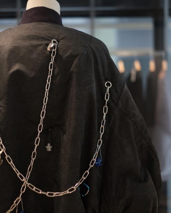 KEY CHAIN DECORATED BOMBER JACKET - IDIOME | ONLINE SHOP