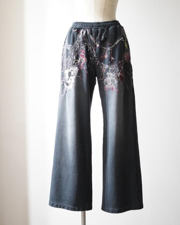 EMBROIDERED CHAIN SWEATPANTS (CHACORL)<img class='new_mark_img2' src='https://img.shop-pro.jp/img/new/icons14.gif' style='border:none;display:inline;margin:0px;padding:0px;width:auto;' />