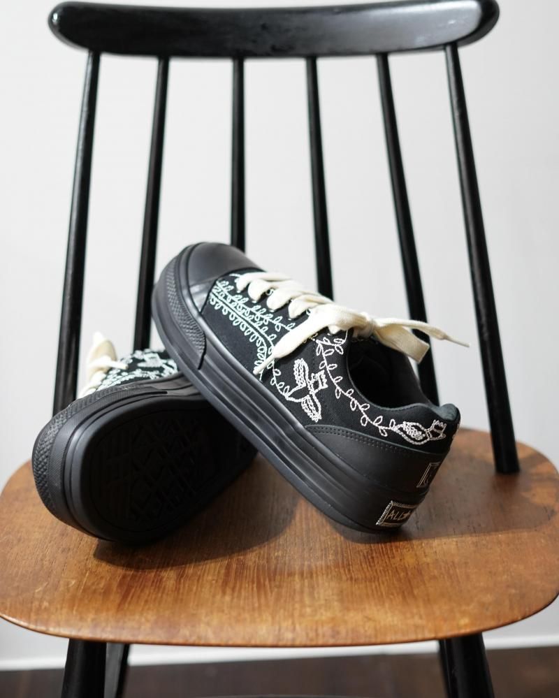 PICTURESQUE ANTIQUE SNEAKER WITH CONVERSE<img class='new_mark_img2' src='https://img.shop-pro.jp/img/new/icons14.gif' style='border:none;display:inline;margin:0px;padding:0px;width:auto;' />